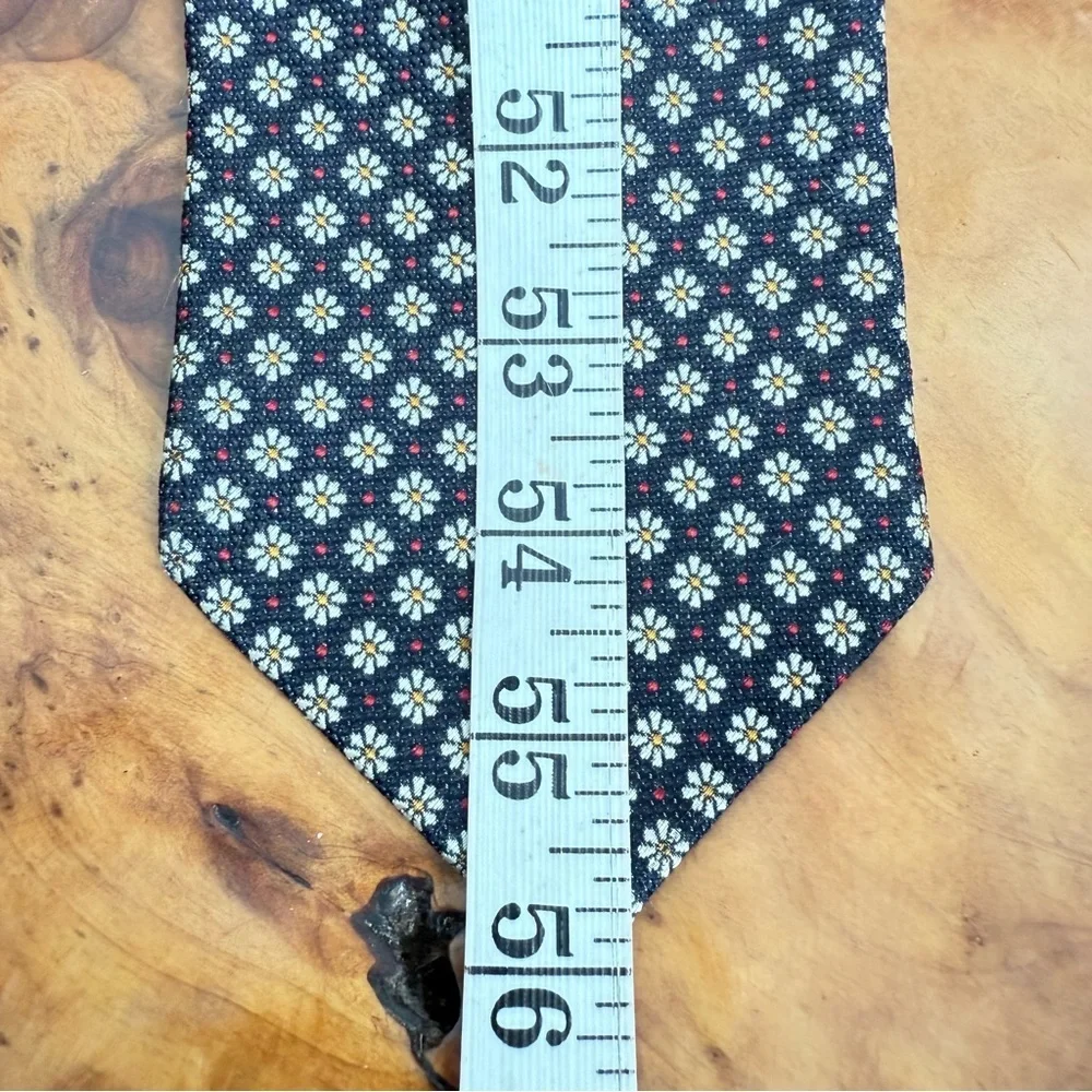 Vintage Monsieur Givenchy 100% Silk Tie Navy Daisy 4” x 56”